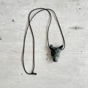 Edelsteen hanger Wolf van jaspis