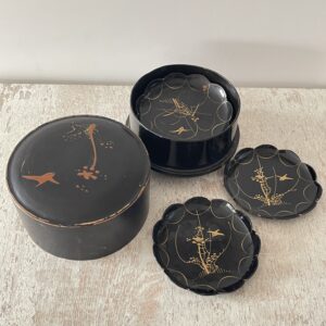 Vintage lakdoosje met onderzetters