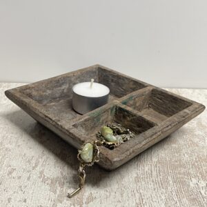 Authentiek houten vierkant bakje