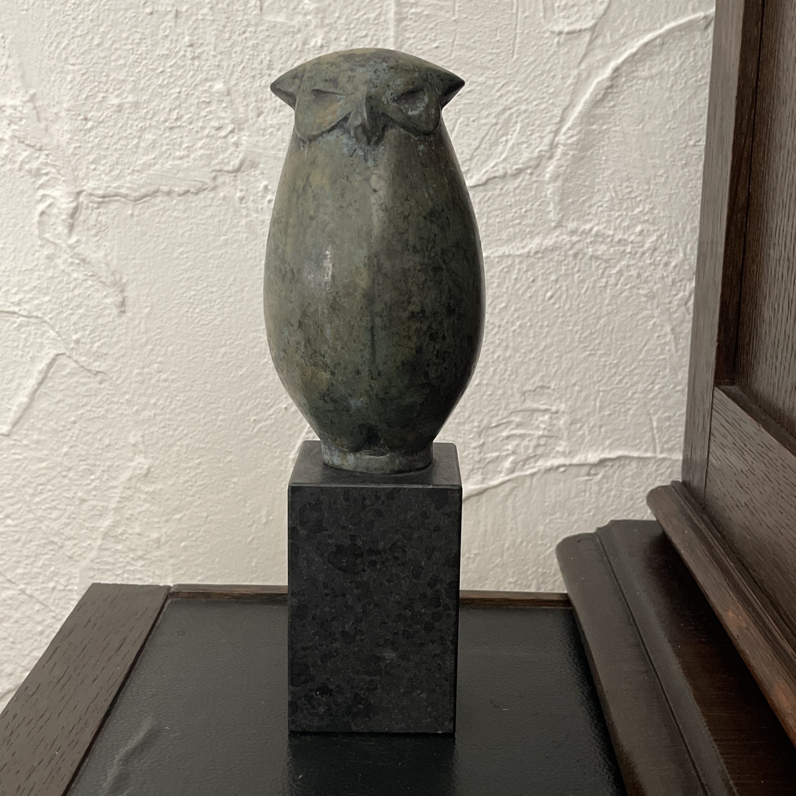 Art deco uil op brons